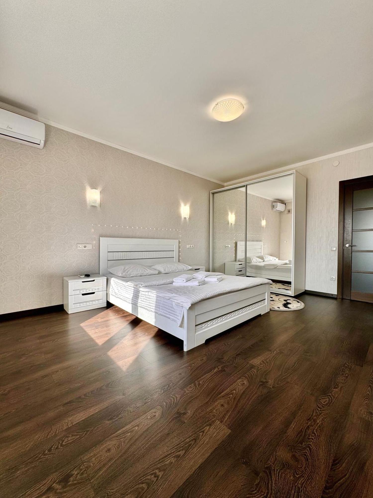 Apartpoltava Світлі Просторі Апартаменти 80М2 , 2-Окремі Кімнати, Новобудова Центр Чек Банківський Eksteriør billede